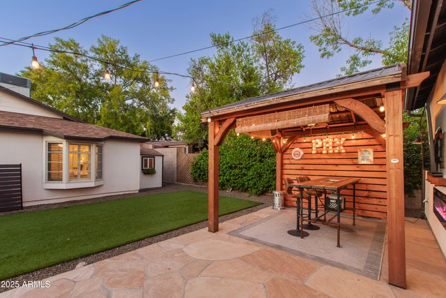 4245 E EARLL Drive, Phoenix, AZ 85018