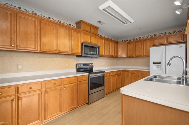 5 Harbor Watch Dr Unit 419, Chesapeake, VA 23320