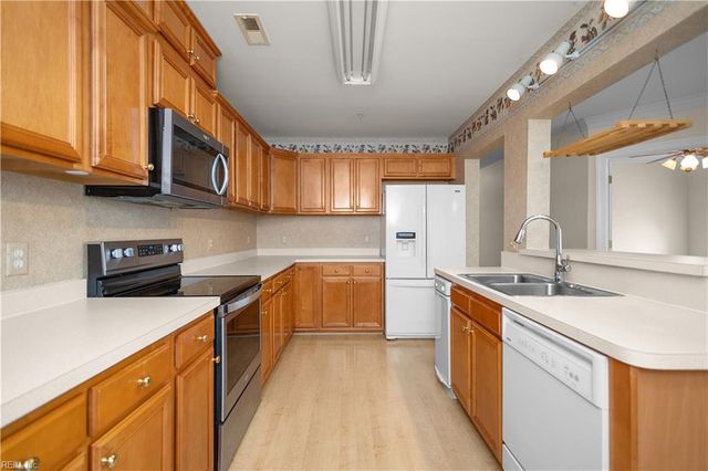 5 Harbor Watch Dr Unit 419, Chesapeake, VA 23320
