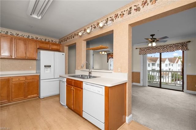 5 Harbor Watch Dr Unit 419, Chesapeake, VA 23320