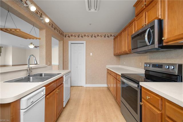 5 Harbor Watch Dr Unit 419, Chesapeake, VA 23320