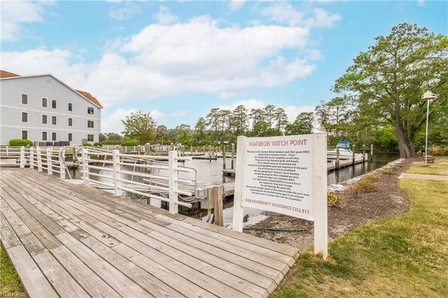 5 Harbor Watch Dr Unit 419, Chesapeake, VA 23320