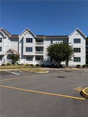 5 Harbor Watch Dr Unit 419, Chesapeake, VA 23320