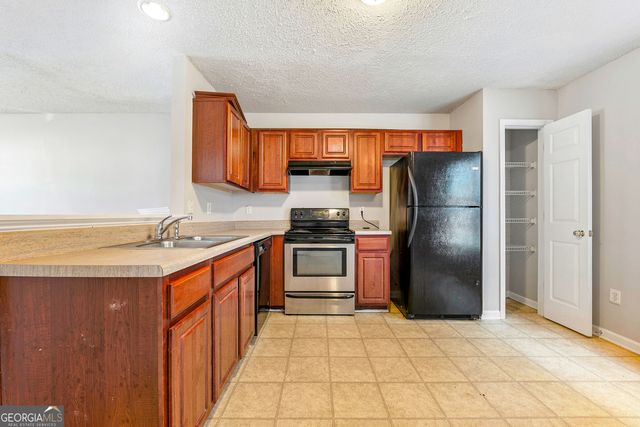 524 Jaclyn Circle, Mcdonough, GA 30253