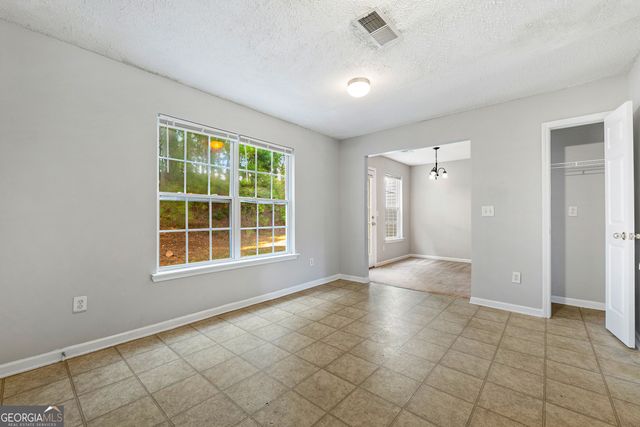 524 Jaclyn Circle, Mcdonough, GA 30253