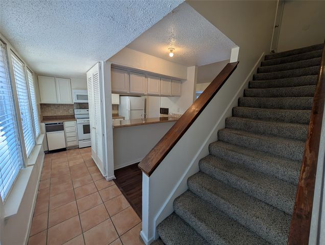 8560 Park Lane 70, Dallas, TX 75231