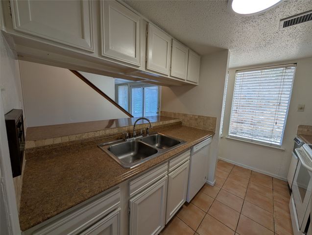 8560 Park Lane 70, Dallas, TX 75231