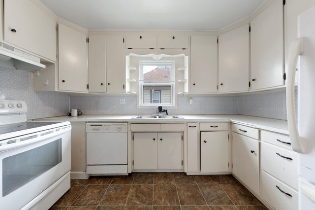 118 1st Street SW, Faribault, MN 55021