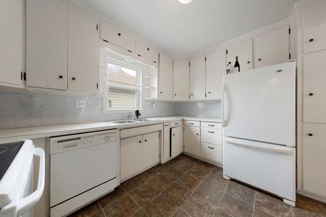 118 1st Street SW, Faribault, MN 55021