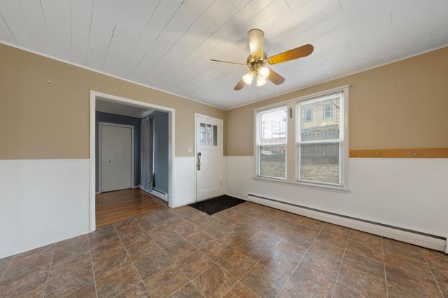 118 1st Street SW, Faribault, MN 55021