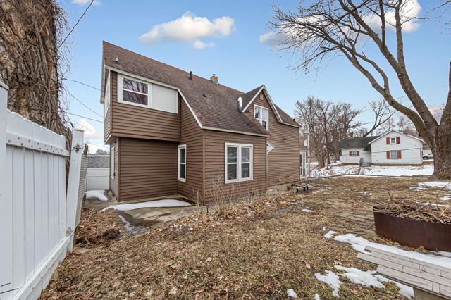 118 1st Street SW, Faribault, MN 55021