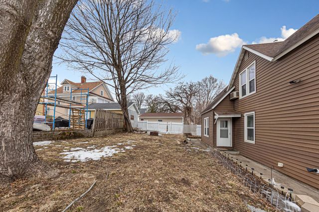 118 1st Street SW, Faribault, MN 55021
