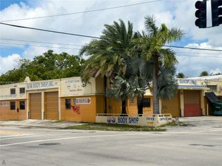 195 NW 71st St, Miami, FL 33150