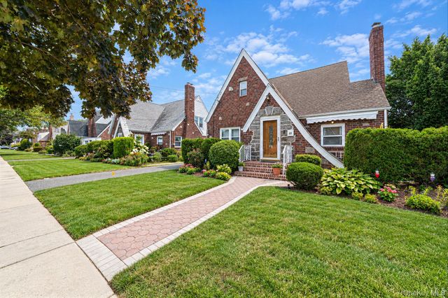 22 Flint Avenue, Hempstead, NY 11550