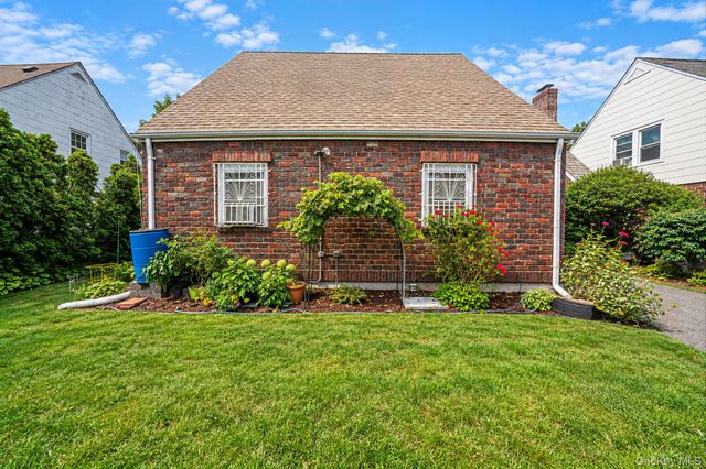 22 Flint Avenue, Hempstead, NY 11550