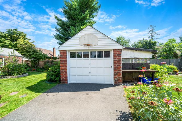 22 Flint Avenue, Hempstead, NY 11550