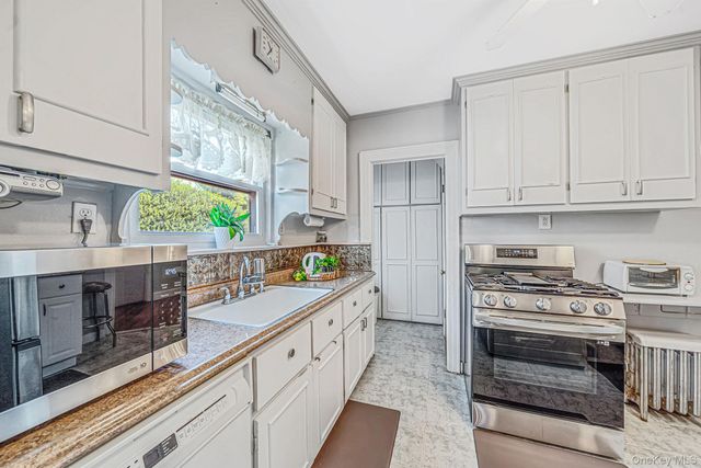 22 Flint Avenue, Hempstead, NY 11550