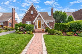 22 Flint Avenue, Hempstead, NY 11550
