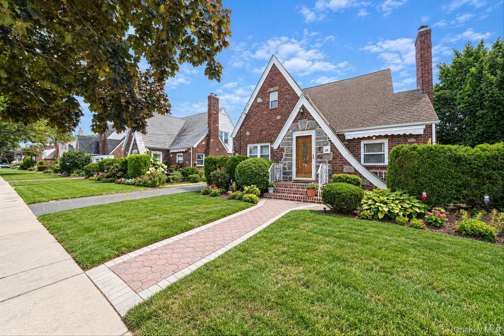 22 Flint Avenue, Hempstead, NY 11550 — photo 2