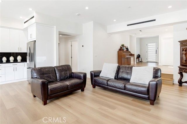 2031 N Pass Ave, Burbank, CA 91505