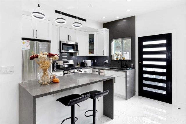 2031 N Pass Ave, Burbank, CA 91505