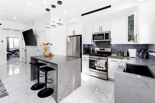 2031 N Pass Ave, Burbank, CA 91505