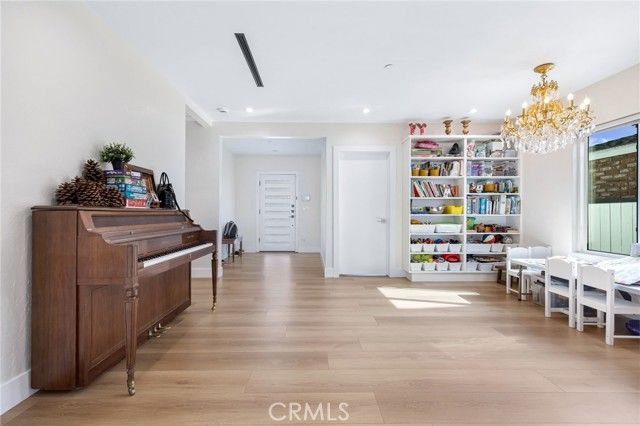 2031 N Pass Ave, Burbank, CA 91505