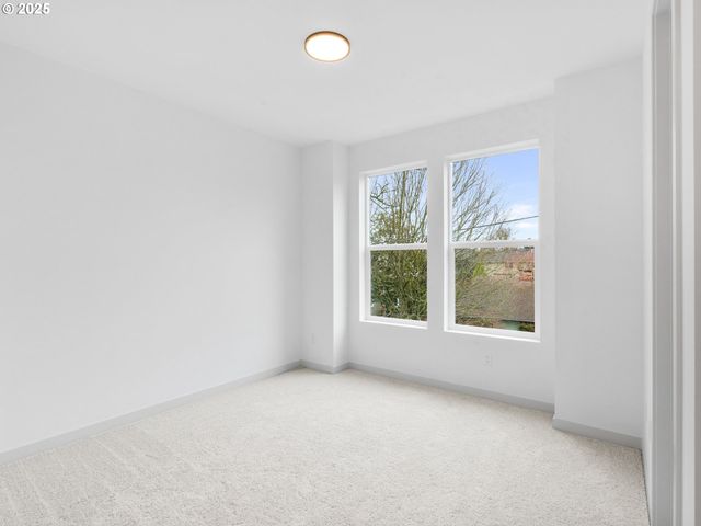 2472 Se LINCOLN St, Portland, OR 97214