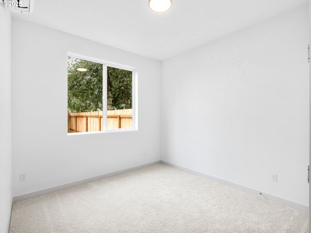 2472 Se LINCOLN St, Portland, OR 97214