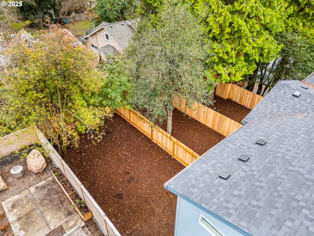 2472 Se LINCOLN St, Portland, OR 97214