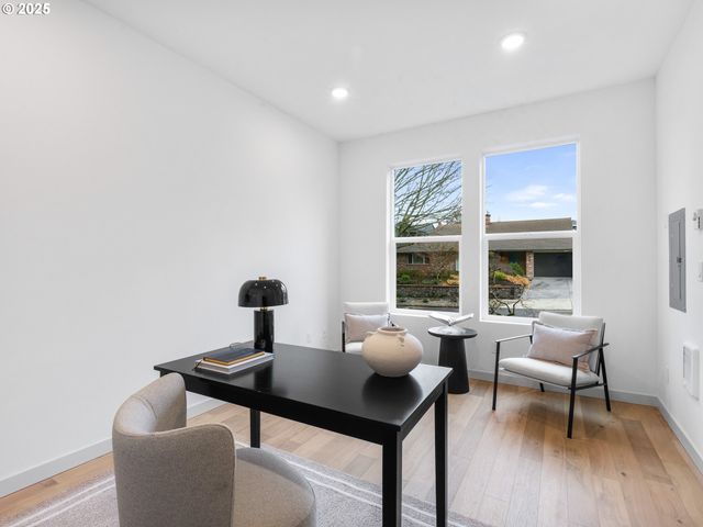 2472 Se LINCOLN St, Portland, OR 97214