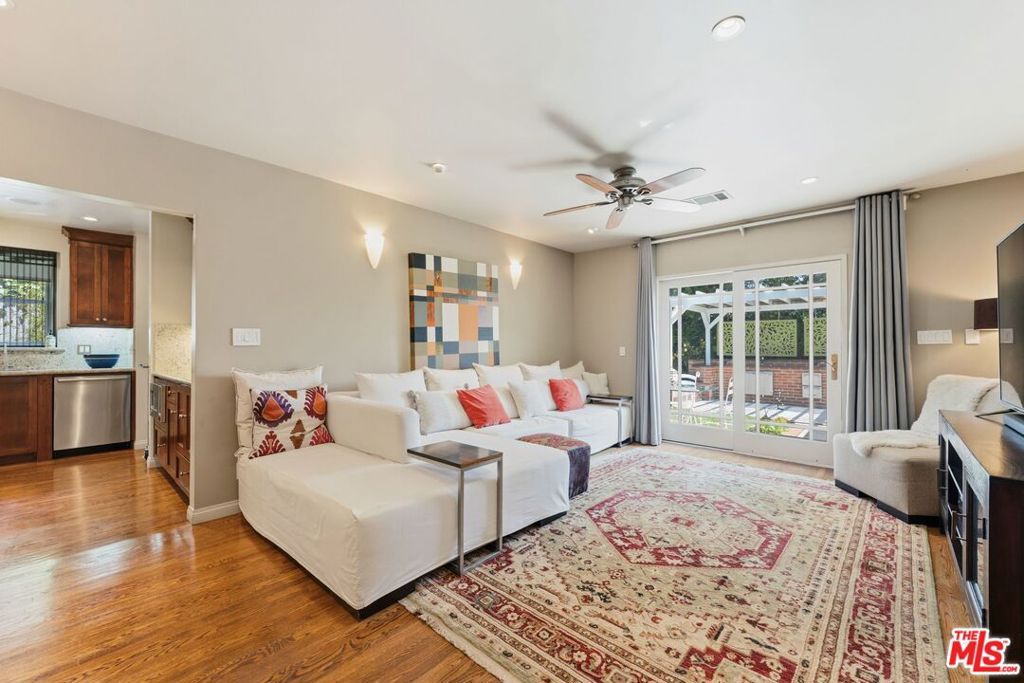 Image 16 of property listing at 5506 Summerhill Drive, Los Angeles, CA 90043
