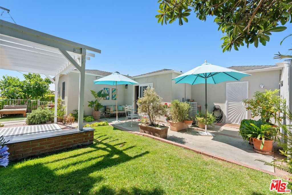 Image 18 of property listing at 5506 Summerhill Drive, Los Angeles, CA 90043