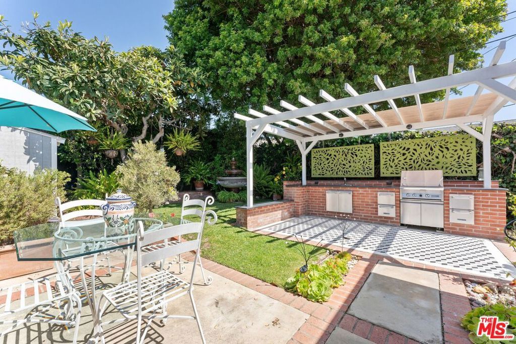 Image 19 of property listing at 5506 Summerhill Drive, Los Angeles, CA 90043