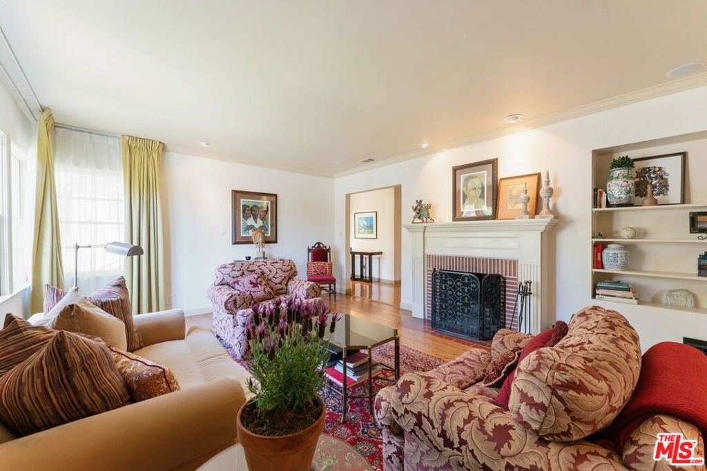 Image 2 of property listing at 5506 Summerhill Drive, Los Angeles, CA 90043
