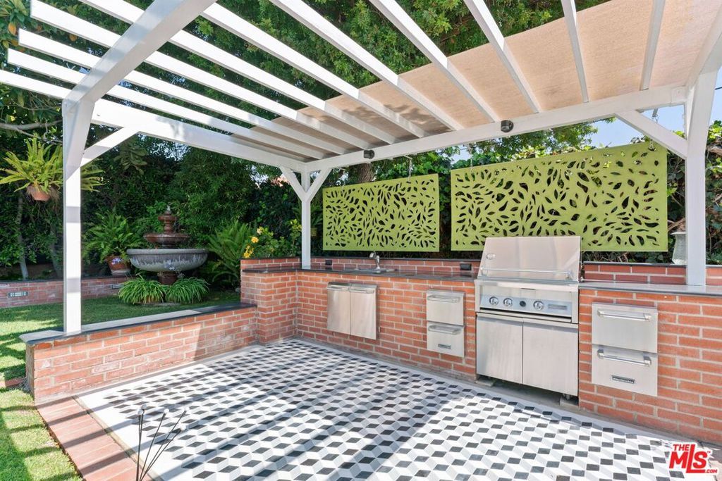 Image 20 of property listing at 5506 Summerhill Drive, Los Angeles, CA 90043