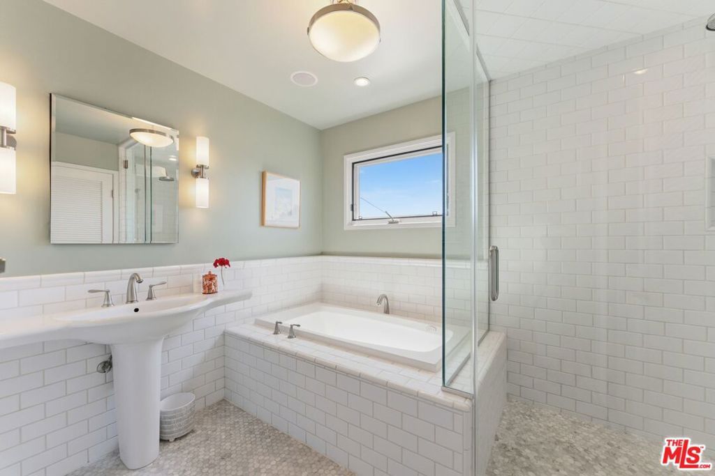 Image 24 of property listing at 5506 Summerhill Drive, Los Angeles, CA 90043