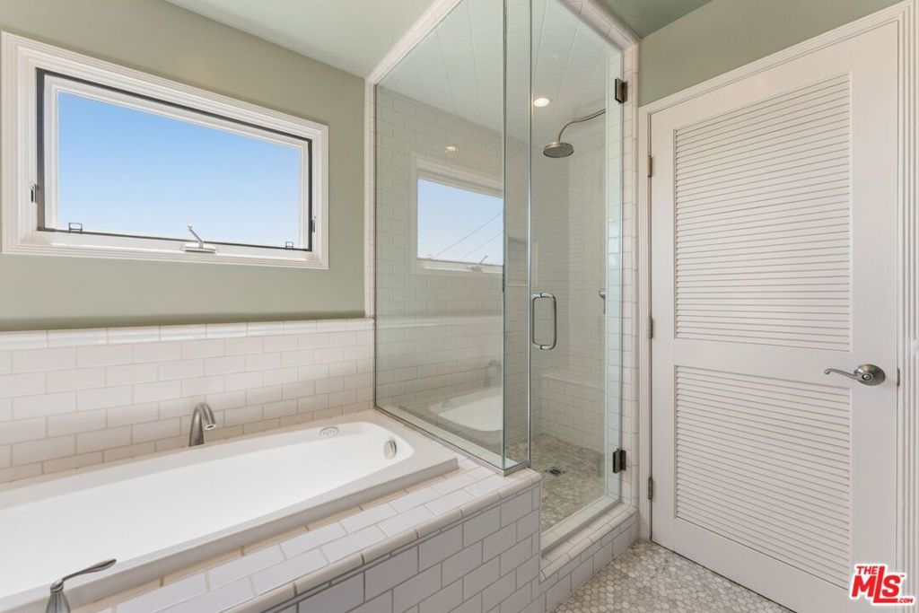 Image 25 of property listing at 5506 Summerhill Drive, Los Angeles, CA 90043