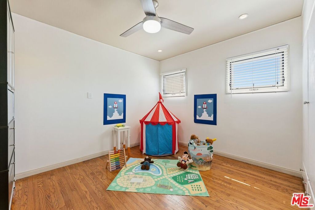 Image 27 of property listing at 5506 Summerhill Drive, Los Angeles, CA 90043
