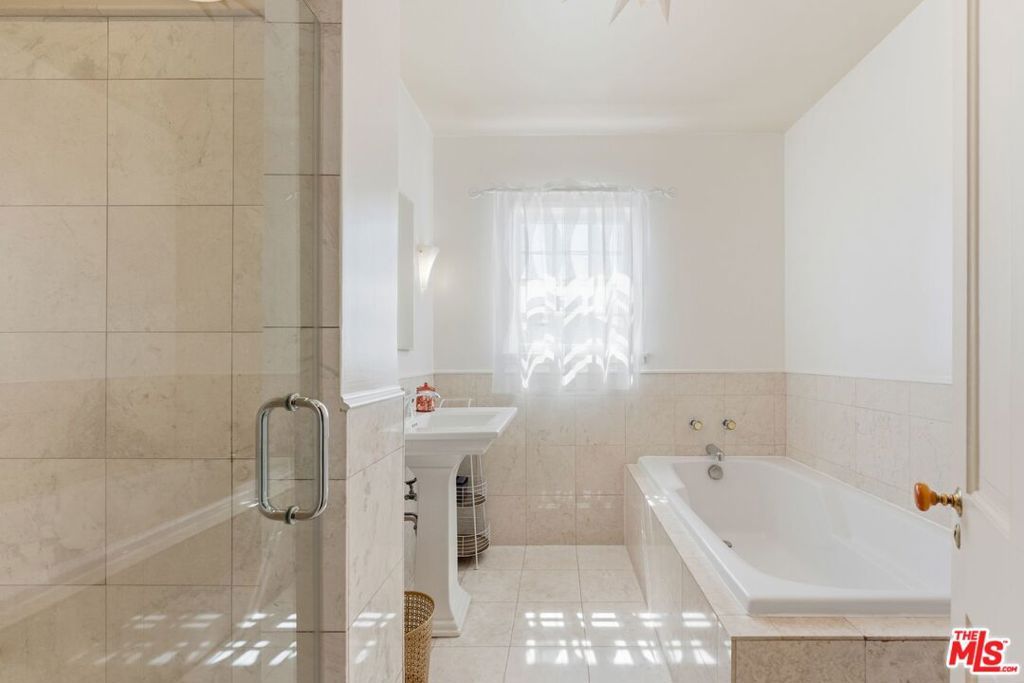 Image 29 of property listing at 5506 Summerhill Drive, Los Angeles, CA 90043