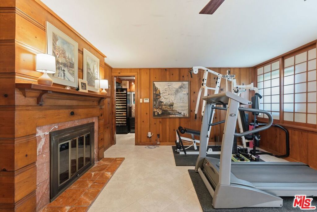 Image 32 of property listing at 5506 Summerhill Drive, Los Angeles, CA 90043