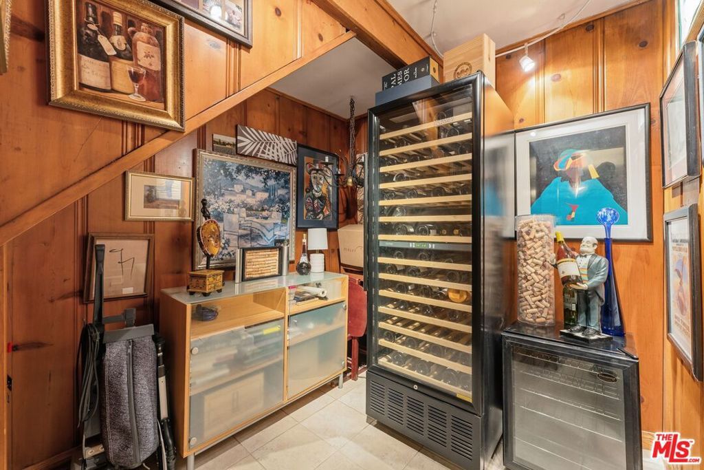Image 33 of property listing at 5506 Summerhill Drive, Los Angeles, CA 90043