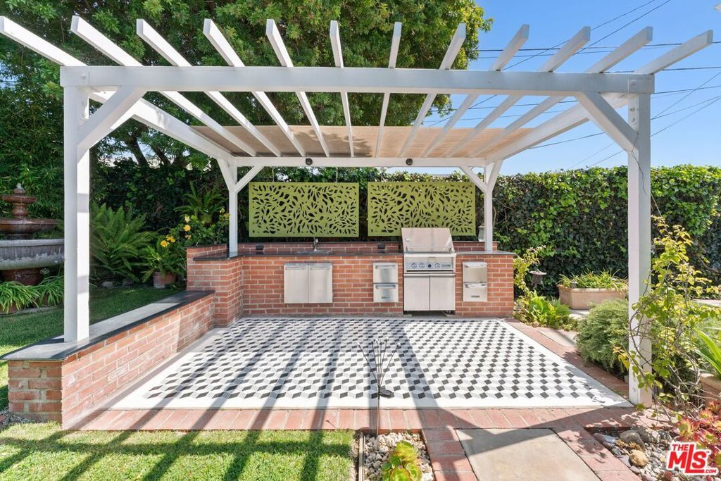 Image 35 of property listing at 5506 Summerhill Drive, Los Angeles, CA 90043