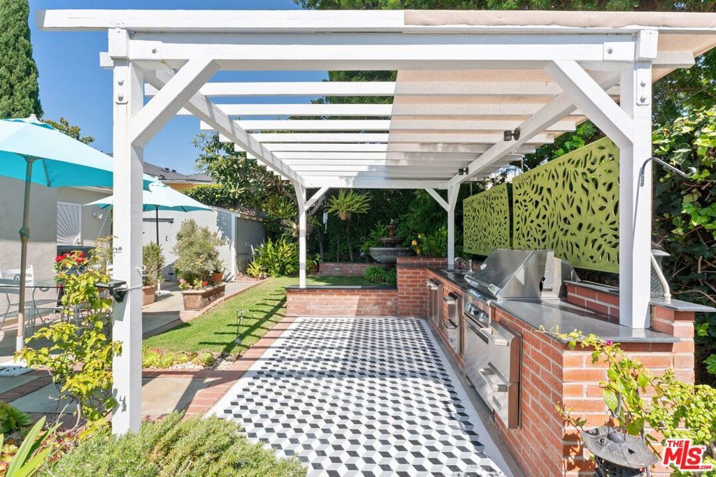 Image 36 of property listing at 5506 Summerhill Drive, Los Angeles, CA 90043