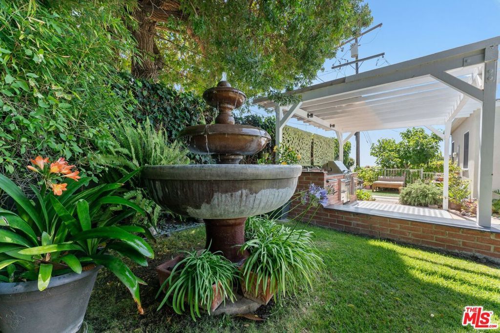 Image 38 of property listing at 5506 Summerhill Drive, Los Angeles, CA 90043