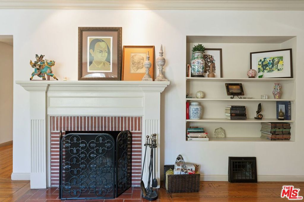Image 4 of property listing at 5506 Summerhill Drive, Los Angeles, CA 90043
