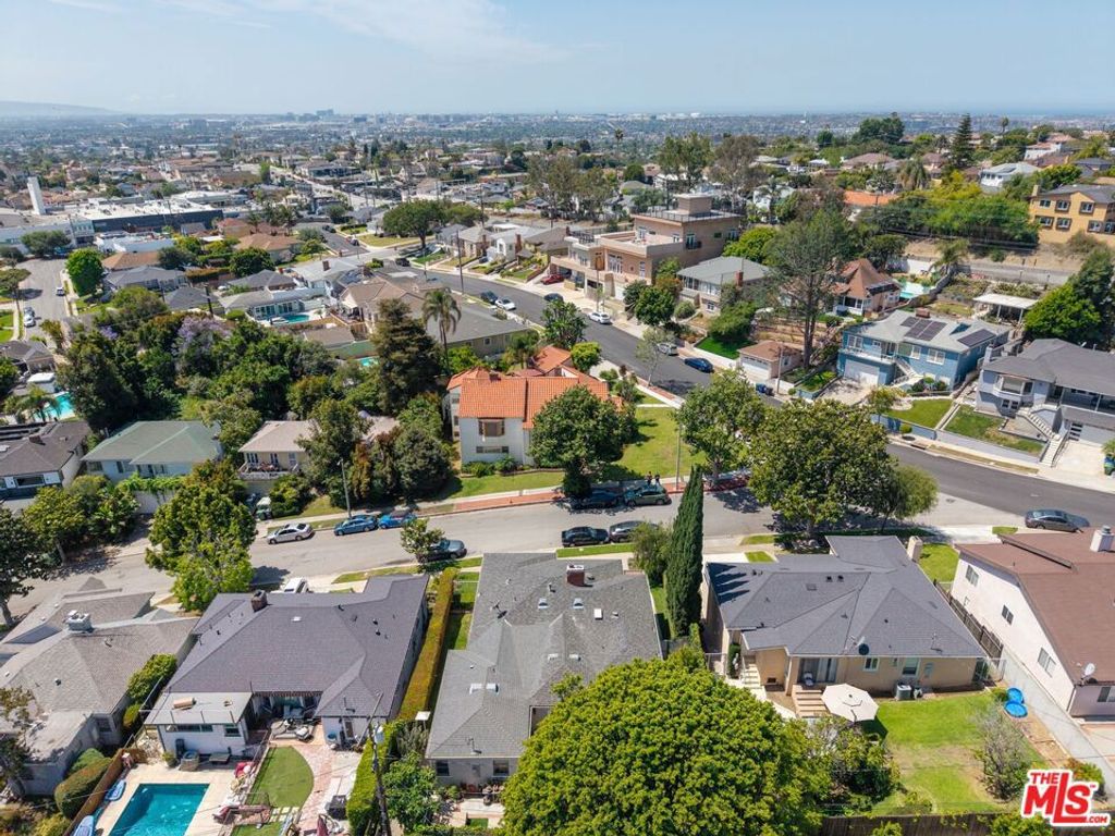 Image 40 of property listing at 5506 Summerhill Drive, Los Angeles, CA 90043