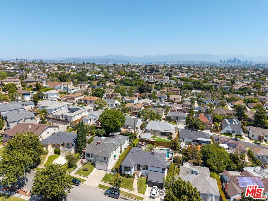 Image 42 of property listing at 5506 Summerhill Drive, Los Angeles, CA 90043
