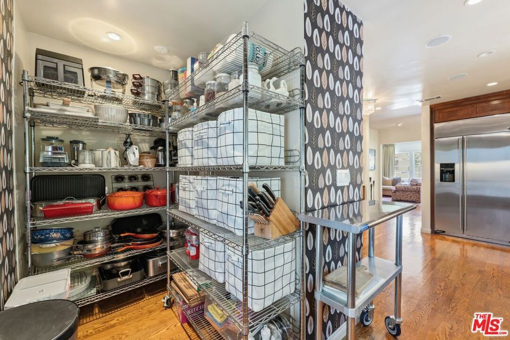 Image 43 of property listing at 5506 Summerhill Drive, Los Angeles, CA 90043