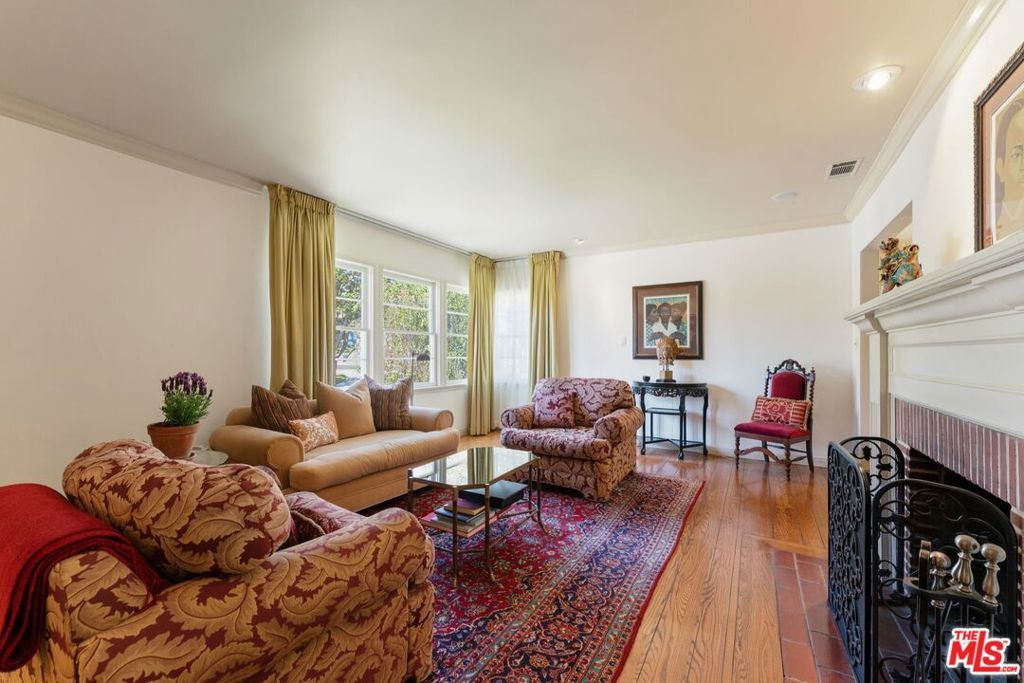 Image 5 of property listing at 5506 Summerhill Drive, Los Angeles, CA 90043